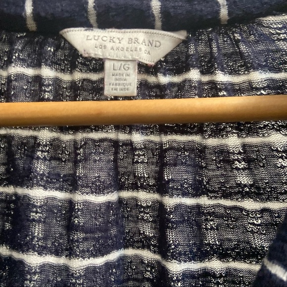 Lucky Brand Women's Flowy Stripped Jacquard Top - Picture 6 of 6